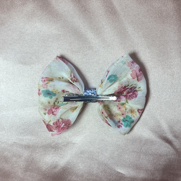 9/$50 Floral Hair Bow with Alligator Clip - Picture 2 of 6